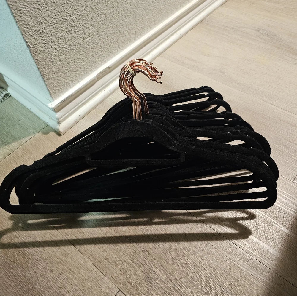 Hangers 18 Pack -Black Velvet Non-Slip Rose gold hook